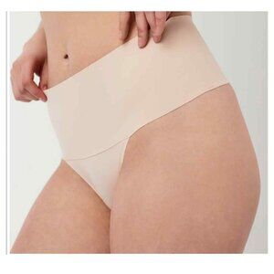 NWT!  Spanx Undie-tectable Thong in Medium, Soft Nude